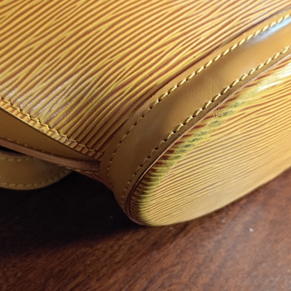 Louis Vuitton Yellow Tote Bag - Picture 10 of 16